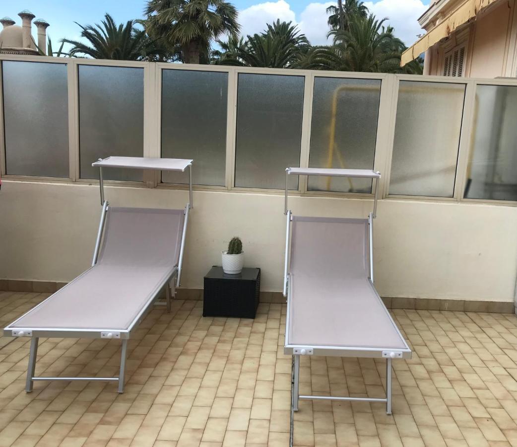 Appartement Terrasse Dans Palace Centre Ville Menton Buitenkant foto